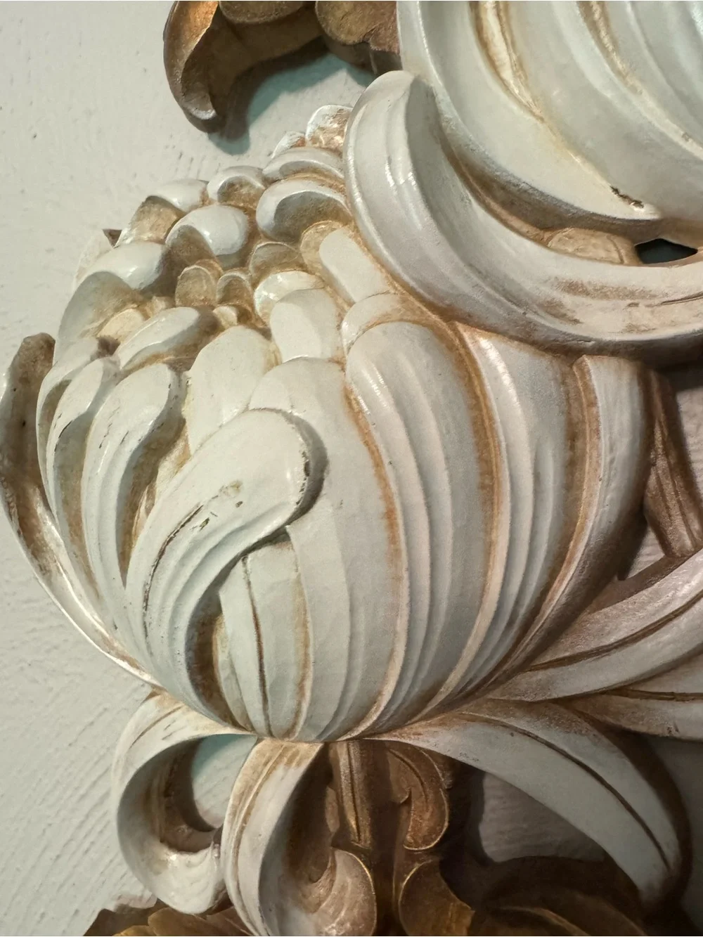 HOMCO White and Gold Floral Wall Décor